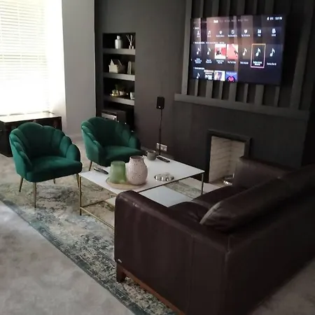 White Birds Townhouse In Town Center شقة