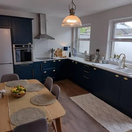White Birds Townhouse In Town Center Sligo